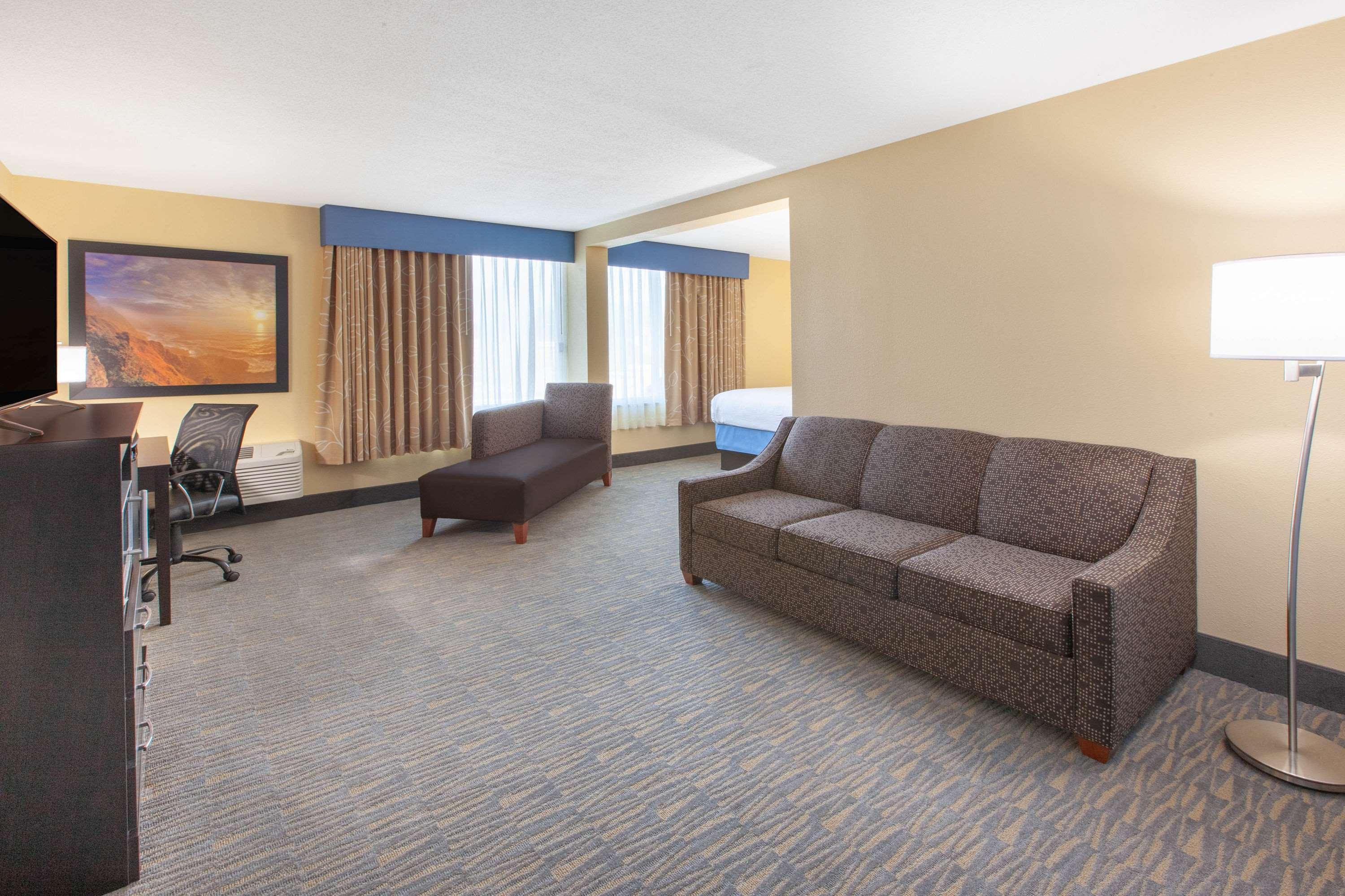Days Inn & Suites By Wyndham Grand Rapids Near Downtown Wyoming Zewnętrze zdjęcie